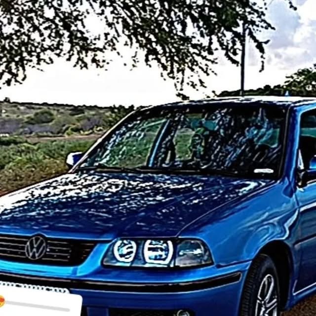 Gol azul com farol de LED, foto do Instagram da loja